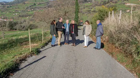 12:30 horas. Ayuntamiento de Villafufre
La consejera de Desarrollo Rural, Ganader&iacute;a, Pesca y Alimentaci&oacute;n, Mar&iacute;a Jes&uacute;s Susinos, visita de camino arreglado en Villafufre.