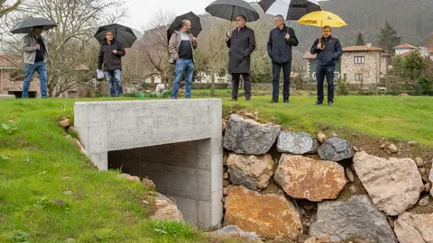 11:00 horas. Mazcuerras. https://maps.app.goo.gl/TdghVjrE3eVrkjSs6
El consejero de Fomento, Vivienda, Ordenaci&oacute;n del Territorio y Medio Ambiente, Roberto Media, inaugura las obras ejecutadas para evitar las inundaciones en Cos.