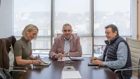 09:00 horas. Despacho del consejero
El consejero de Fomento, Vivienda, Ordenaci&oacute;n del Territorio y Medio Ambiente, Roberto Media, se re&uacute;ne con la alcaldesa de Santillana del Mar.