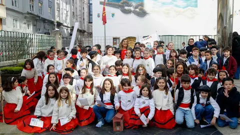 09:30 horas. Gobierno de Cantabria
La presidenta de Cantabria, Mar&iacute;a Jos&eacute; S&aacute;enz de Buruaga, recibe a alumnos del Colegio Castroverde que cantan Las Marzas.
13 mar 26