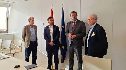 17:30 horas Paseo de La Castellana, 160, Madrid. El consejero de Industria, Empleo, Innovaci&oacute;n y Comercio, Eduardo Arasti, participa en el grupo de trabajo con representantes del Ministerio y Solvay.