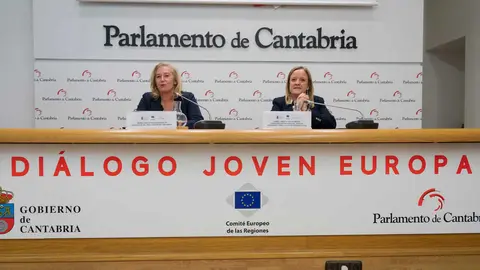 Jornada " Dialogo joven europa " en la sala polivalente del Parlamento de Cantabria.