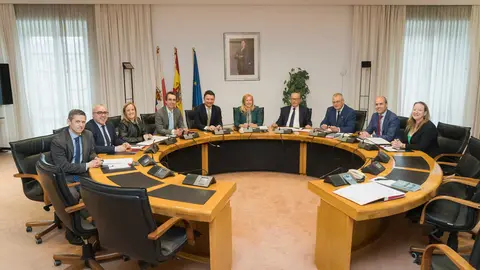 Reuni&oacute;n de la Mesa del Parlamento y la Junta de Portavoces.