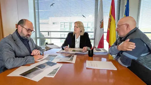 09:30 horas. Despacho de la consejera
La consejera de Desarrollo Rural, Ganader&iacute;a, Pesca y Alimentaci&oacute;n, Mar&iacute;a Jes&uacute;s Susinos, recibe al alcalde de Miengo.