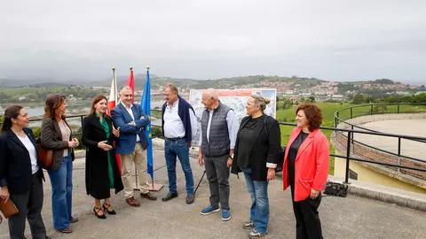 El consejero de Fomento, Vivienda, Ordenaci&oacute;n del Territorio y Medio Ambiente, Roberto Media, inaugura las obras de sustituci&oacute;n de tuber&iacute;as en San Vicente de Barquera y Vald&aacute;liga. 
22 abr 26