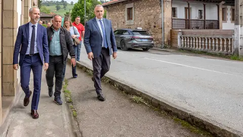 11:15 horas. Cabez&oacute;n de la Sal
Los consejeros de Fomento, Vivienda, Ordenaci&oacute;n del Territorio y Medio Ambiente, Roberto Media, y de Educaci&oacute;n, Formaci&oacute;n Profesional y Universidades, Sergio Silva, presentan el proyecto de mejora de seguridad vial en el IES Valle del Saja.