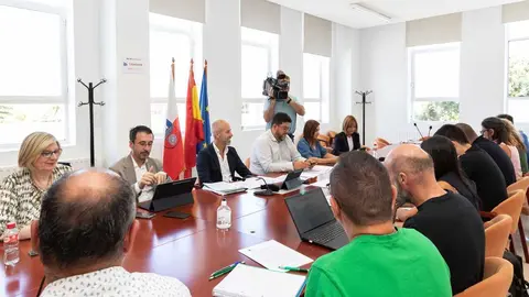 El consejero de Educaci&oacute;n, Formaci&oacute;n Profesional y Universidades, Sergio Silva, participa en la Mesa de Negociaci&oacute;n con la Junta de Personal Docente.
@Patricia Pereda