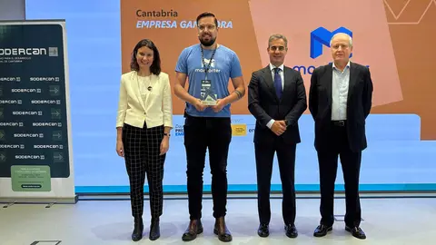 El consejero de Industria, Empleo, Innovaci&oacute;n y Comercio, Eduardo Arasti, asiste a la entrega de premios &lsquo;Emprende XXI&rsquo;.