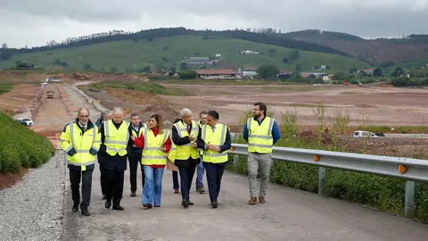La presidenta de Cantabria, Mar&iacute;a Jos&eacute; S&aacute;enz de Buruaga, visita las obras del Centro log&iacute;stico e industrial de La Pasiega.
19 MAY 25