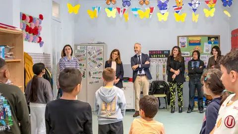 . 12 00h. EDUCACION. Visita a Semana Cultural del CEIP Magallanes, de Santander.