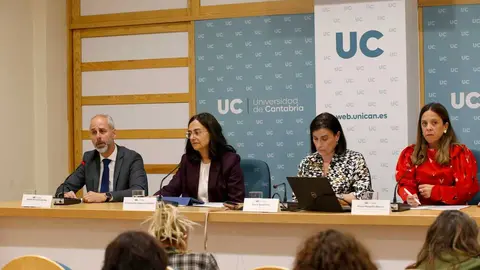 El consejero de Educaci&oacute;n, Formaci&oacute;n Profesional y Universidades, Sergio Silva, y la rectora de la UC, Conchi L&oacute;pez, presentan en rueda de prensa, el estudio de viabilidad para una residencia universitaria en la parcela de la UC en Avenida de Los Castros. 
4 may 26