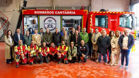 9:30 horas, Parque de Bomberos de Laredo
La consejera de Presidencia, Justicia, Seguridad y Simplificaci&oacute;n Administrativa, Isabel Urrutia, visita el Parque de Bomberos de Laredo y presenta un nuevo veh&iacute;culo.
4 MAYO 26 &copy; Miguel De la Parra