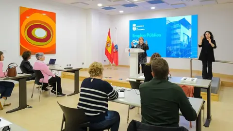 11:00 horas. Sala de prensa del Gobierno de Cantabria. La consejera de Presidencia, Justicia, Seguridad y Simplificaci&oacute;n Administrativa, Isabel Urrutia, presenta en rueda de prensa, la &lsquo;Oferta de Empleo P&uacute;blico para 2026&rsquo;. 27 de abril de 2026 &copy; Ra&uacute;l Lucio