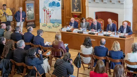 12:00 horas. Hall Palacio de la Magdalena.

El consejero de Educaci&oacute;n Formaci&oacute;n Profesional y Universidades, Sergio Silva, asiste a la presentaci&oacute;n de los 'Cursos de Verano IUMP 2026'.