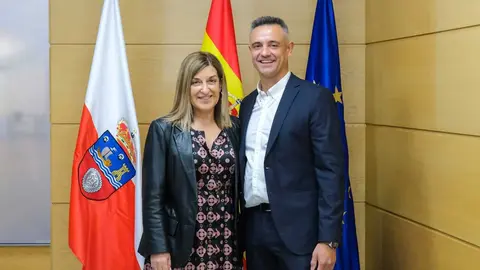 11:30 horas. Despacho de la presidenta. La presidenta de Cantabria, Mar&iacute;a Jos&eacute; S&aacute;enz de Buruaga, recibe al alcalde de San Pedro del Romeral, Jes&uacute;s Mantec&oacute;n. 6 de mayo de 2026 &copy; Ra&uacute;l Lucio