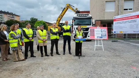 11:00 horas. Torrelavega. La presidenta de Cantabria, Mar&iacute;a Jos&eacute; S&aacute;enz de Buruaga, asiste al inicio de las obras de construcci&oacute;n de 15 viviendas protegidas en El Zapat&oacute;n. &copy; Ra&uacute;l Lucio 12 de mayo de 2026