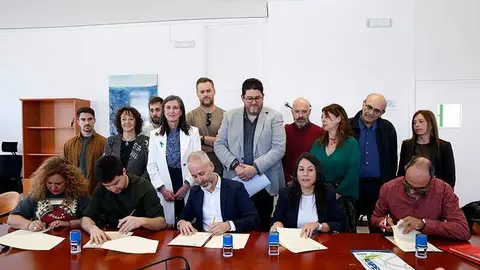 El consejero de Educaci&oacute;n, Formaci&oacute;n Profesional y Universidades, Sergio Silva, firma el acuerdo de mejora de la educaci&oacute;n de Cantabria, vinculado a la mejora de las condiciones laborales y retributivas del profesorado de la ense&ntilde;anza p&uacute;blica no universitaria.
19 mar 26