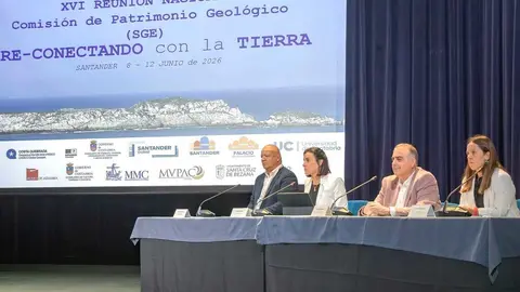 09:30 horas. Caballerizas del Palacio de La Magdalena
El consejero de Fomento, Vivienda, Ordenaci&oacute;n del Territorio y Medio Ambiente, Roberto Media, asiste a la inauguraci&oacute;n de la &lsquo;XVI Reuni&oacute;n Nacional de la Comisi&oacute;n de Patrimonio Geol&oacute;gico de la Sociedad Geol&oacute;gica de Espa&ntilde;a&rsquo;.