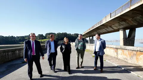La presidenta de Cantabria, Mar&iacute;a Jos&eacute; S&aacute;enz de Buruaga, pone la primera piedra del Puente de Somo.

5 NOV 24