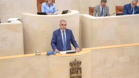 12:00 horas. Parlamento de Cantabria
La presidenta de Cantabria, Mar&iacute;a Jos&eacute; S&aacute;enz de Buruaga, y el resto de consejeros asisten a la sesi&oacute;n plenaria.
