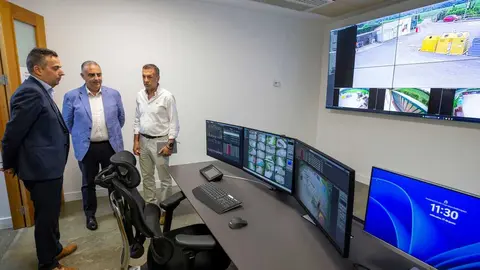 11:30 horas. Instalaciones de MARE en Torres
https://maps.apple.com/place?coordinate=43.342672,-
4.074193&name=Ubicaci%C3%B3n%20marcada&map=h
El consejero de Fomento, Vivienda, Ordenaci&oacute;n del Territorio y Medio Ambiente,
Roberto Media, inaugura la nueva sala de control de MARE (instalaciones de MARE en
Torres). 17 JUN 26 &copy; Miguel De la Parra