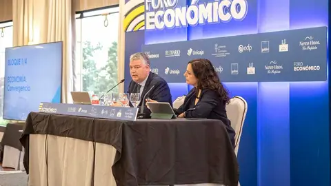 09.30 horas. Hotel Bah&iacute;a
El consejero de Econom&iacute;a, Hacienda, Fondos Europeos y Financiaci&oacute;n Auton&oacute;mica, Luis &Aacute;ngel Ag&uuml;eros, protagoniza el Foro Econ&oacute;mico de El Diario Monta&ntilde;&eacute;s. Asistir&aacute; tambi&eacute;n el consejero de Salud, C&eacute;sar Pascual.