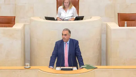 12:00 horas. Parlamento
El consejero de Fomento, Vivienda, Ordenaci&oacute;n del Territorio y Medio Ambiente, Roberto Media, defiende la ley de control ambiental