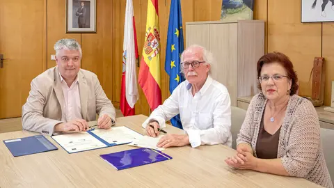 .-11:30 horas. Despacho del consejero
El consejero de Econom&iacute;a, Hacienda, Financiaci&oacute;n Auton&oacute;mica y Fondos Europeos, Luis &Aacute;ngel Ag&uuml;eros, firma un convenio con la Casa de Europa.