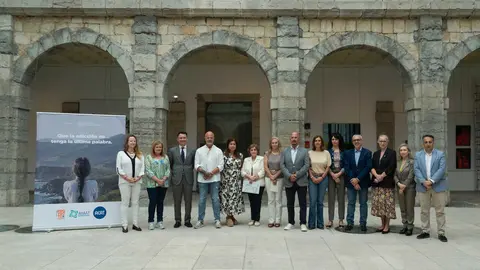 Lectura en el Patio Central del Parlamento por el D&iacute;a Mundial de apoyo a las personas con adicciones.