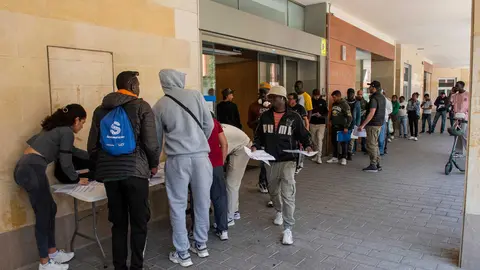 Oficinas de Correos, de la Seguridad Social y de Extranjer&iacute;a comienzan este lunes 20 de abril a atender a migrantes sobre la regularizaci&oacute;n extraordinaria aprobada por el Gobierno. Oficina Municipal de Atenci&oacute;n Ciudadana sita en c/ Iris, 9, Albacete.
