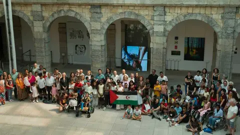 Recepcion ni&ntilde;os saharauis y familioas de acogida programa vacaciones en paz