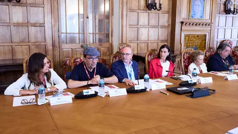 08/07/2026  SANTANDER
uimp 
Creadores santanderinos y c&aacute;ntabros: Cenador de Am&oacute;s, Jes&uacute;s S&aacute;nchez y
Mari&aacute;n Mart&iacute;nez, una revoluci&oacute;n en la cocina cant&aacute;brica
Gema Igual; Elena Garc&iacute;a Bot&iacute;n, Jes&uacute;s S&aacute;nchez; Mari&aacute;n Mart&iacute;nez; Jes&uacute;s Ruiz Mantilla; &Aacute;ngel Pelayo Gonz&aacute;lez-Torre, Rector UIMP


FOTO: Juan Manuel Serrano Arce