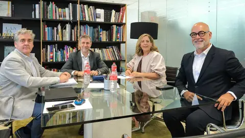 12:00 horas. CANTUR. El consejero de Cultura, Turismo y Deporte, Luis Mart&iacute;nez Abad, se re&uacute;ne con la consejera de &Aacute;rea Insular de Turismo de Fuerteventura, Marlene Figueroa, y el director del Patronato de Turismo de la isla, Mois&eacute;s Jorge Naranjo. 24 de julio de 2026 &copy; Ra&uacute;l Lucio