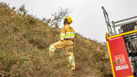 11:00 horas. Los Tojos
La consejera de Desarrollo Rural, Ganader&iacute;a, Pesca y Alimentaci&oacute;n, Mar&iacute;a Jes&uacute;s Susinos, asiste al ejercicio de coordinaci&oacute;n en incendios forestales consejer&iacute;a-UME.
