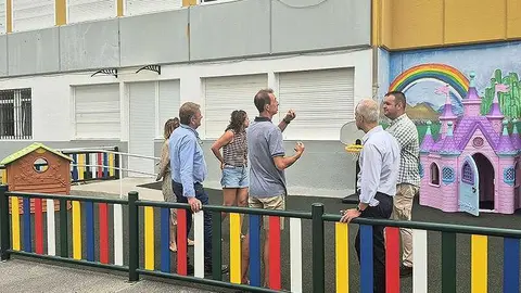 El consejero de Educaci&oacute;n, Formaci&oacute;n Profesional y Universidades, Sergio Silva, visita al CEIP Vald&aacute;liga.
