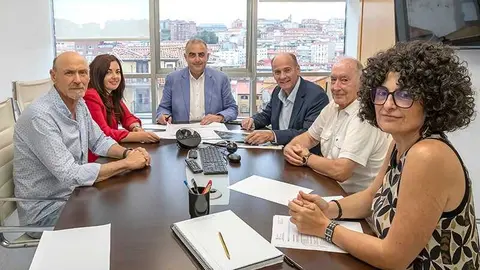 09:30 horas. Despacho del consejero
El consejero de Fomento, Vivienda, Ordenaci&oacute;n del Territorio y Medio Ambiente, Roberto Media, recibe al alcalde de Voto.