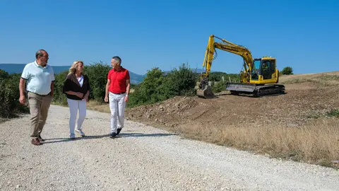 10:45 horas. Fresno del R&iacute;o (1&ordf; nave a la derecha). La consejera de Desarrollo Rural, Ganader&iacute;a, Pesca y Alimentaci&oacute;n, Mar&iacute;a Jes&uacute;s Susinos, visita caminos de concentraci&oacute;n parcelaria en Campo de Enmedio. 21 de julio de 2026 &copy; Ra&uacute;l Lucio
