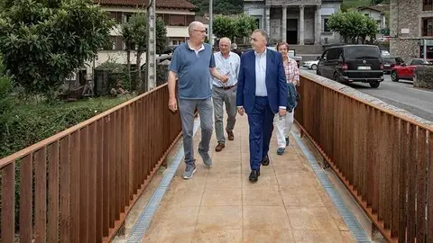 12:00 horas. Ayuntamiento de Arredondo  

El consejero de Fomento, Ordenaci&oacute;n de Territorio y Medio Ambiente, Roberto Media, visita la pasarela peatonal de la carretera que una La Cavada con Ramales de la Victoria.