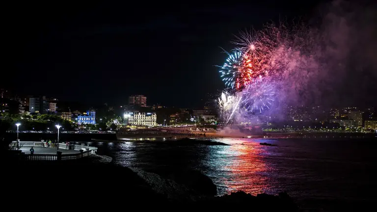 DAVID S. BUSTAMANTE 13/07/2019 SANTANDER/ CANTABRIA Fuegos artificiales de los Ba&ntilde;os de Ola