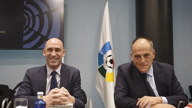 Luis Rubiales y Javier Tebas antes de una Asamblea Gerneral Extraordinaria de LaLiga