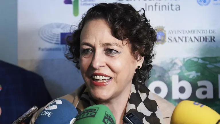 La ministra de Trabajo en funciones, Magadalena Valerio, atiende a los medios de comunicaci&oacute;n, a su llegada a la inauguraci&oacute;n del IV Foro de Jovenes L&iacute;deres Mundiales, Global Youth Leadship Forum, en Santander (Espa&ntilde;a), a 23 de septiembre de 2019.