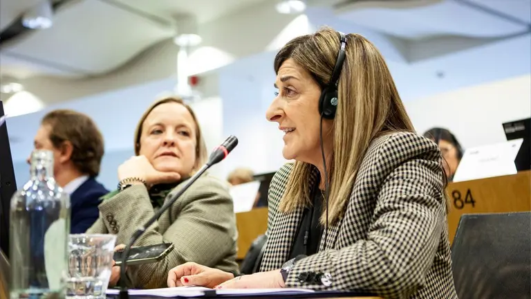 12:30 horas. Comit&eacute; de las Regiones (Sala JDE 8049), Bruselas 
La presidenta de Cantabria, Mar&iacute;a Jos&eacute; S&aacute;enz de Buruaga, se re&uacute;ne con el presidente de Comit&eacute; de las Regiones, Vasco Alves Cordeiro.