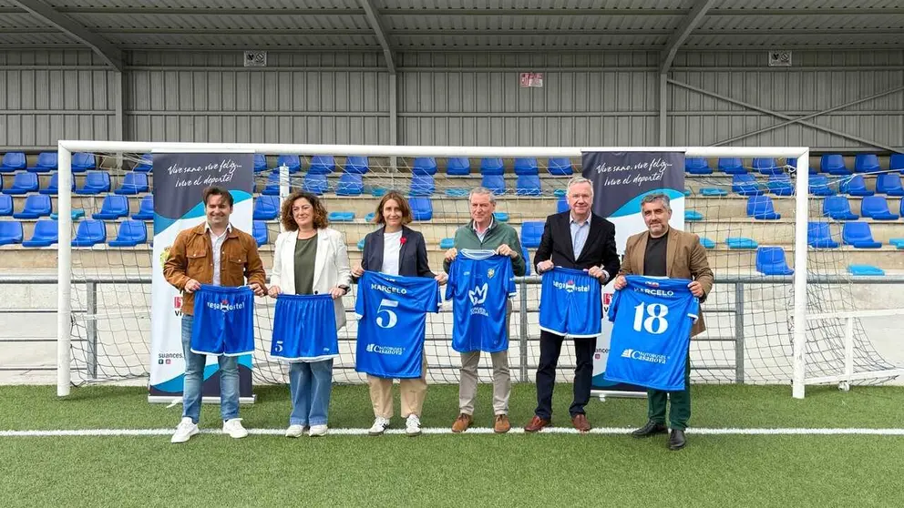 12:00 horas. Campo futbol San Mart&iacute;n. Suances https://maps.app.goo.gl/cohXzThjCJt5j4BR7
Las directoras de Deportes, Susana Ruiz, y de la Sociedad Regional de Educaci&oacute;n,
Cultura y Deporte, Mar&iacute;a Fern&aacute;ndez Rosillo, participan en la presentaci&oacute;n del
partido ben&eacute;fico San Mart&iacute;n Veteranos contra el Real Madrid Leyendas para
recaudar fondos para el proyecto Cohorte Cantabria. 17 ABRIL 26