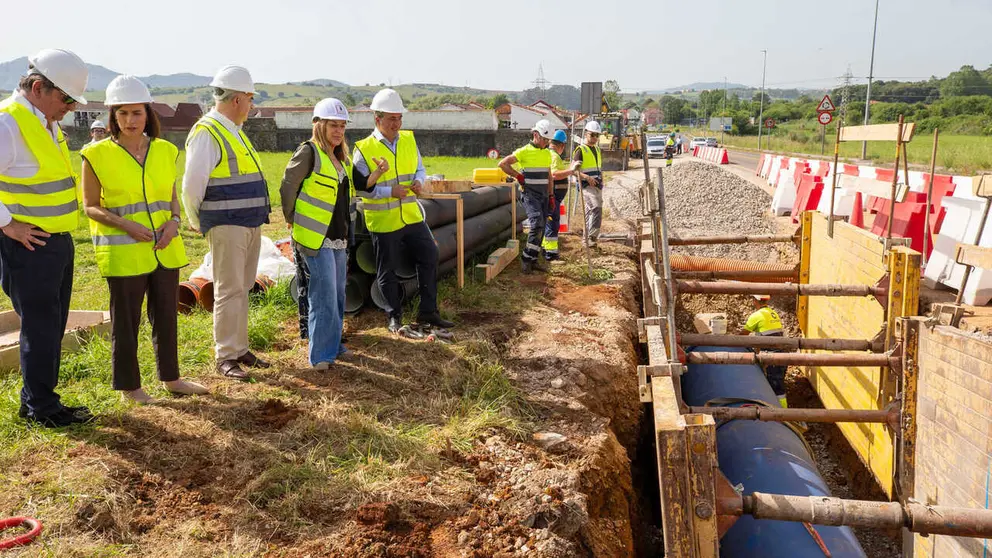 La presidenta de Cantabria, Mar&iacute;a Jos&eacute; S&aacute;enz de Buruaga, visitas las obras del
tritubo. 22 MAYO 26 &copy; Miguel De la Parra