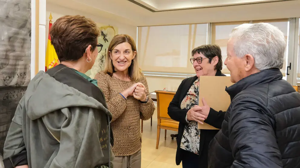 11:15 horas. Gobierno de Cantabria. La presidenta de Cantabria, Mar&iacute;a Jos&eacute; S&aacute;enz de Buruaga, recibe a la Uni&oacute;n Vecinal de Torrelavega. 4 de junio de 2026 &copy; Ra&uacute;l Lucio