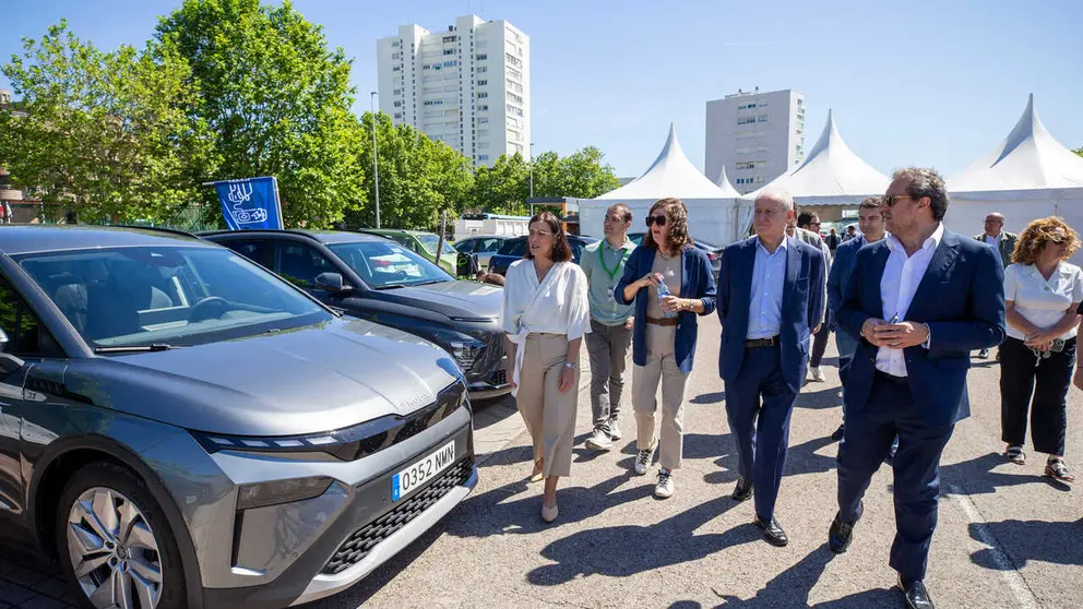 11:30 horas. Aparcamiento de los Campos de Sport de El Sardinero
El consejero de Industria, Empleo, Innovaci&oacute;n y Comercio, Eduardo Arasti, inaugura la XIII Feria del Veh&iacute;culo de Santander. 
12 JUN 26 &copy; Miguel De la Parra