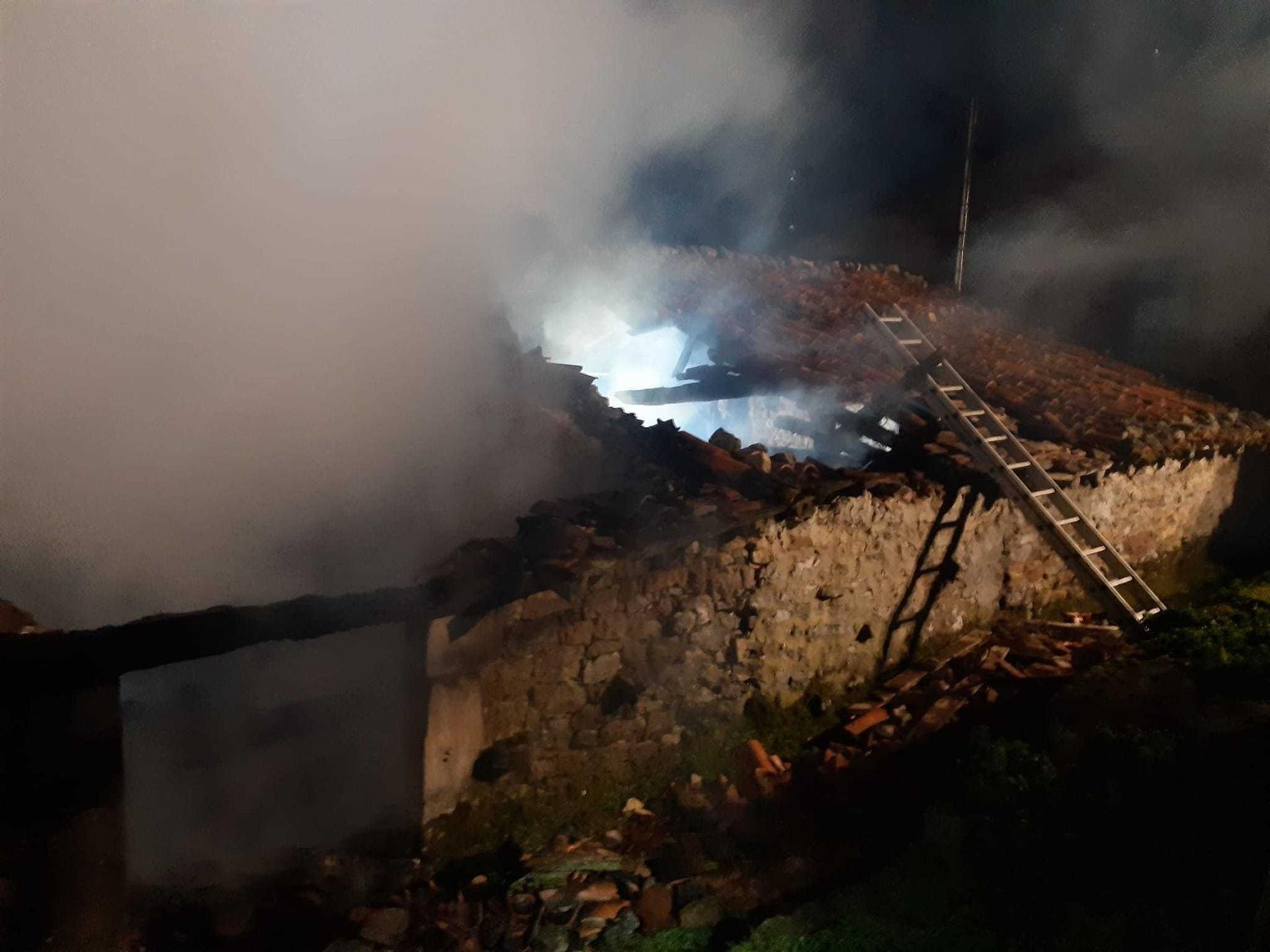 Incendio dos cuadras Rionansa 22 11 2020