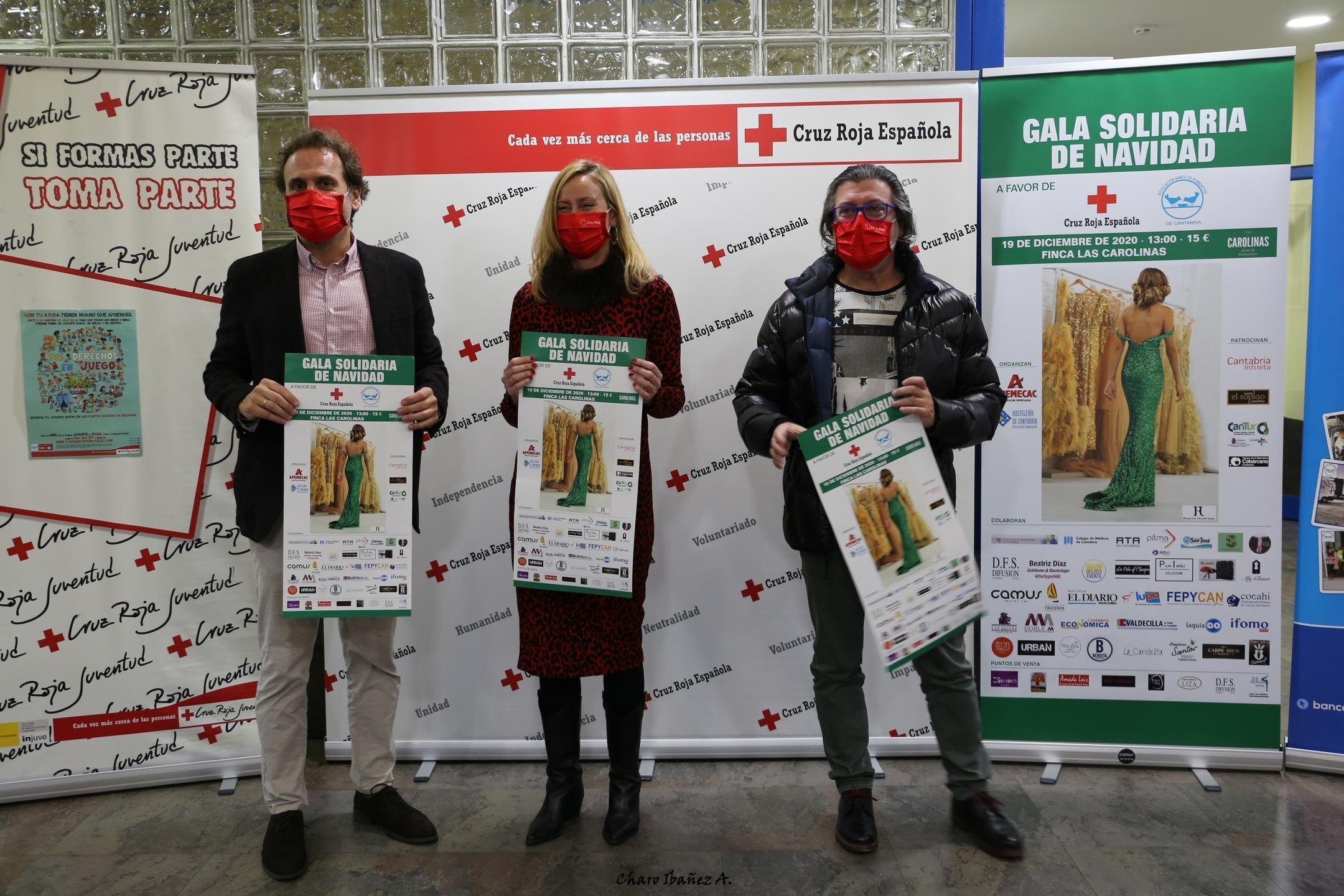 Gala Solidaria de Navidad Cruz Roj a & Banco de Alimentos Foto familia presentación Lope Crespo, Bárbara Gutiérrez y Javier Fernández