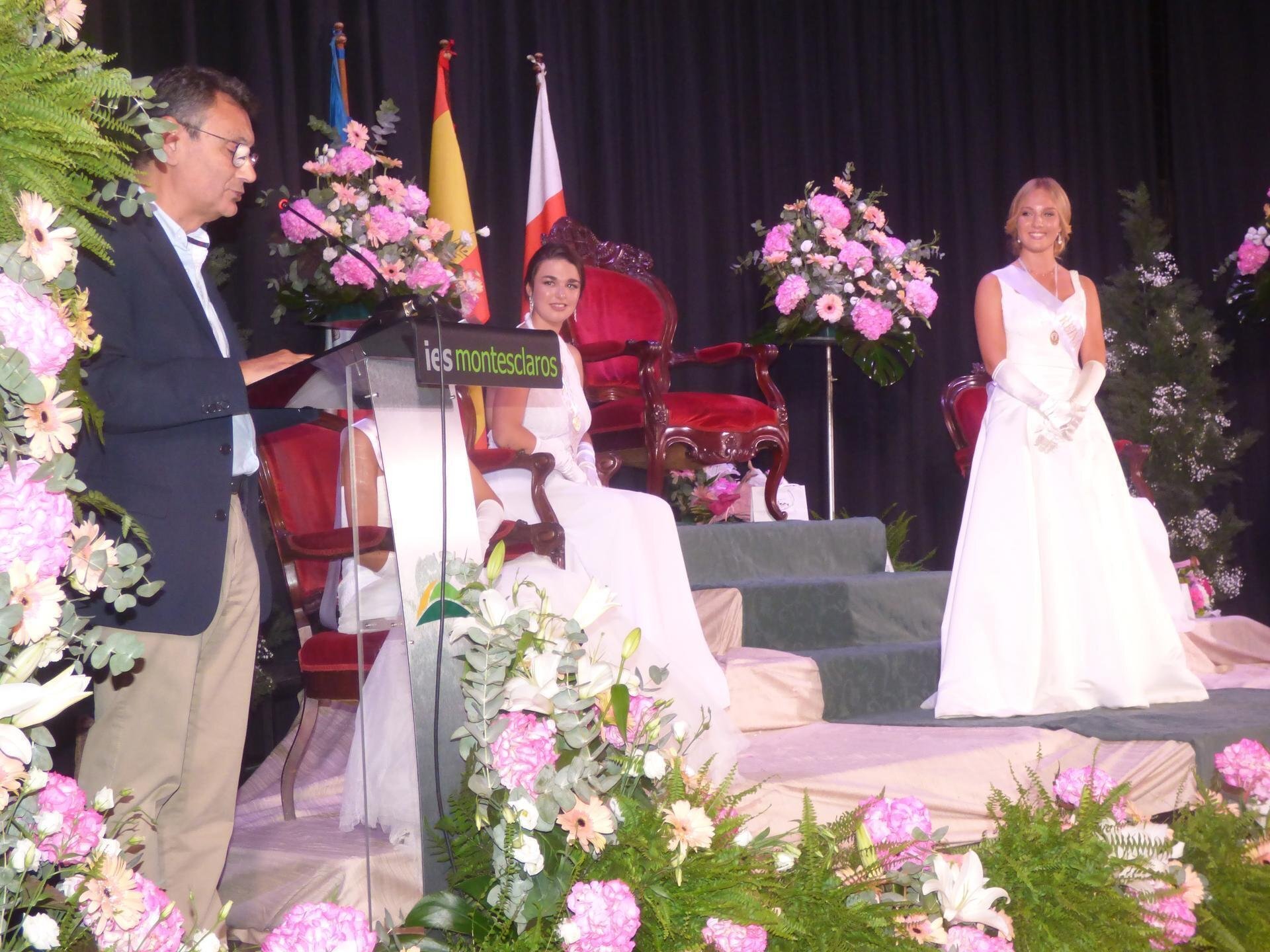 El ganador de las justas dedica un madrigal a la Reina de las Fiestas