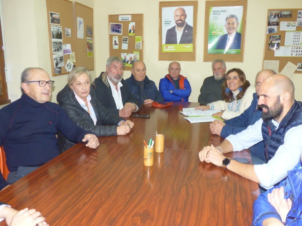 Parte del comité comarcal reunido esta mañana con Javier López Marcano y Paula Fernández